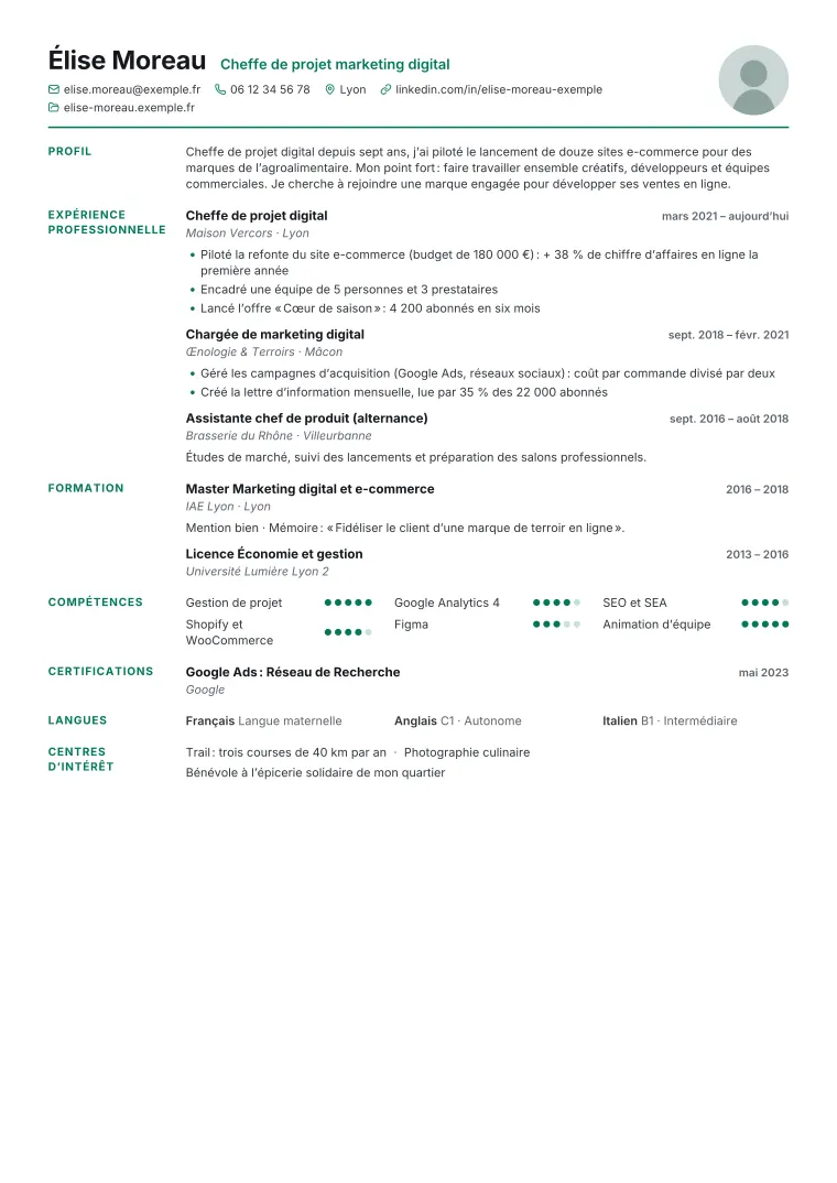 Aperçu : CV « Compact une page » rempli avec un exemple fictif