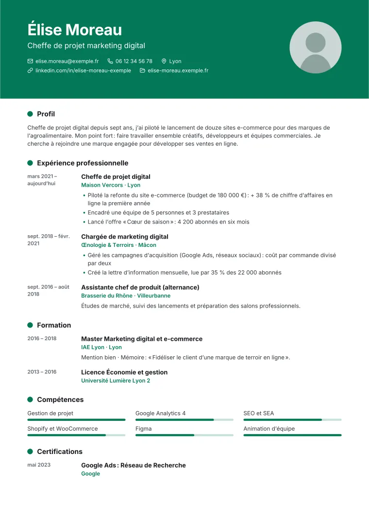 Aperçu : CV « Moderne » rempli avec un exemple fictif